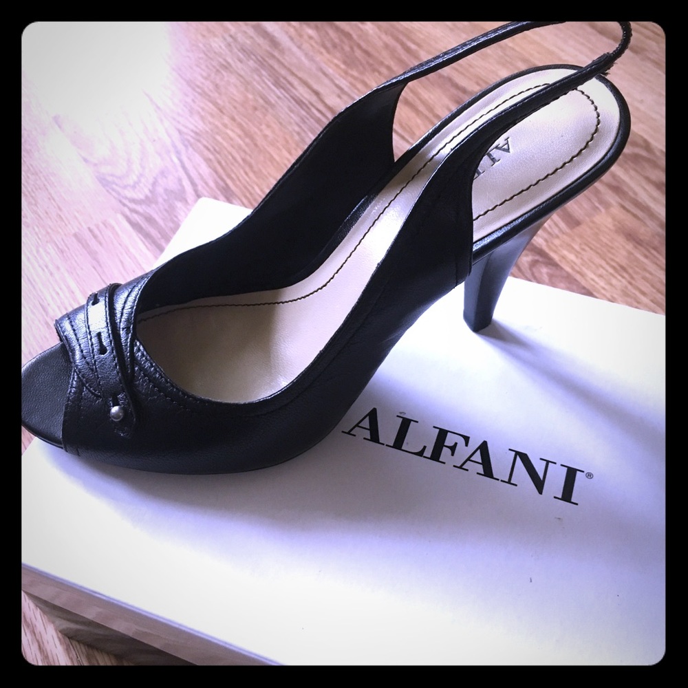 New Alfani Black Leather heels 6.5